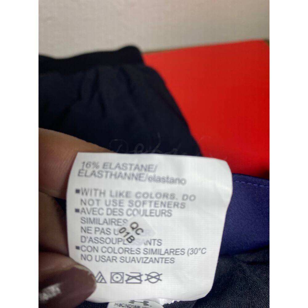 2 Under Armour Women's Size M Athletic Shorts Loose Heatgear Black/Blue 2 pairs - Picture 5 of 10